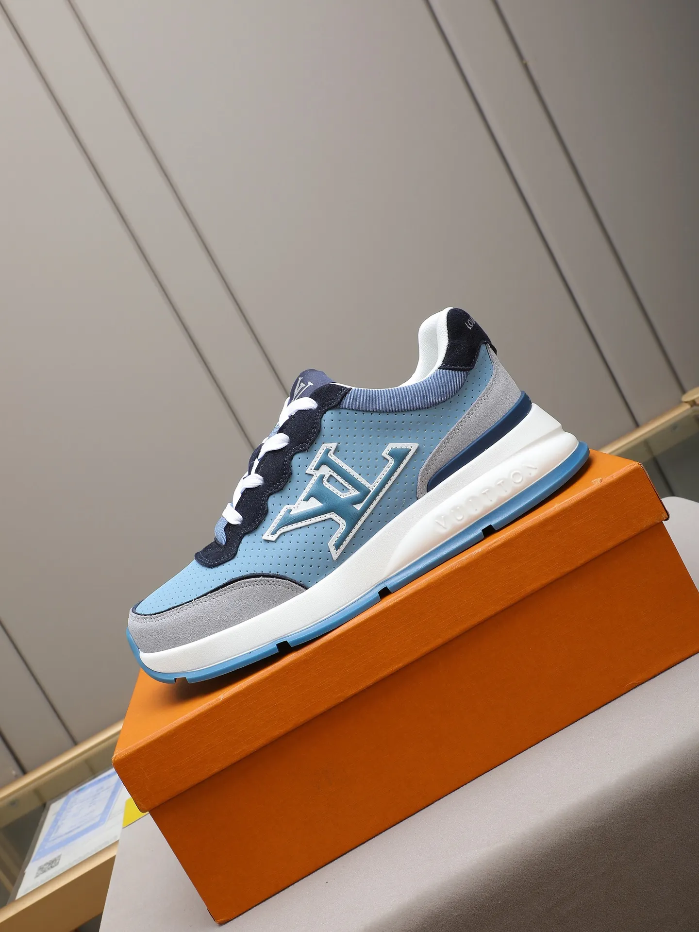 Men's shoes 💰460 Brand: LOUIS VUITTON Louis Vuitton LV Size: 38 39 40 41 42 43 44 (45 customized) Fabric: original cowhide cowhide 🔸Inside of: mesh 🔺Sole: counter foam outsole